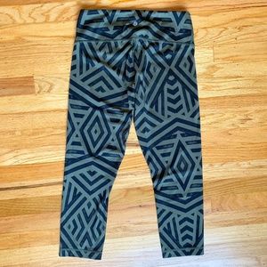 Lululemon cropped leggings, Aztec print, size 6